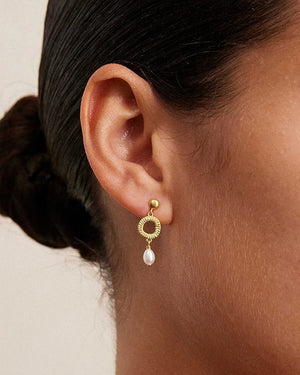 Kirstin Ash Earrings Yellow Gold Isole Pearl Earrings